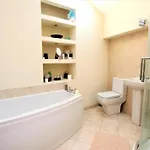 Lovely 2 Bedroom In Town Centre