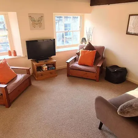 Lovely 2 Bedroom In Town Centre * קנדל