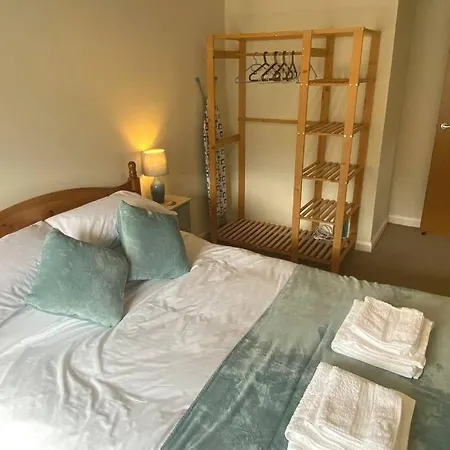 Apartman Lovely 2 Bedroom In Town Centre