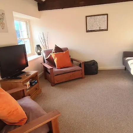 Lovely 2 Bedroom In Town Centre Apartamento *