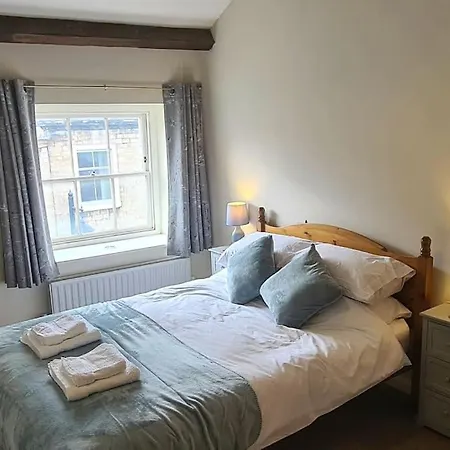 Lovely 2 Bedroom In Town Centre *